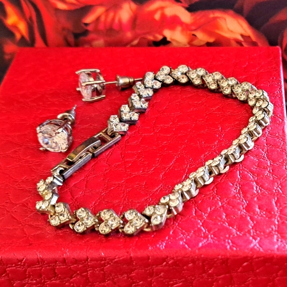 Jewelry - Elegant Silver Jewelry Set
